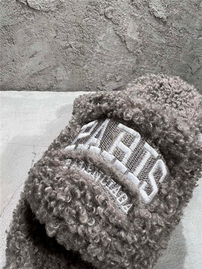 BLCG SLIPPERS