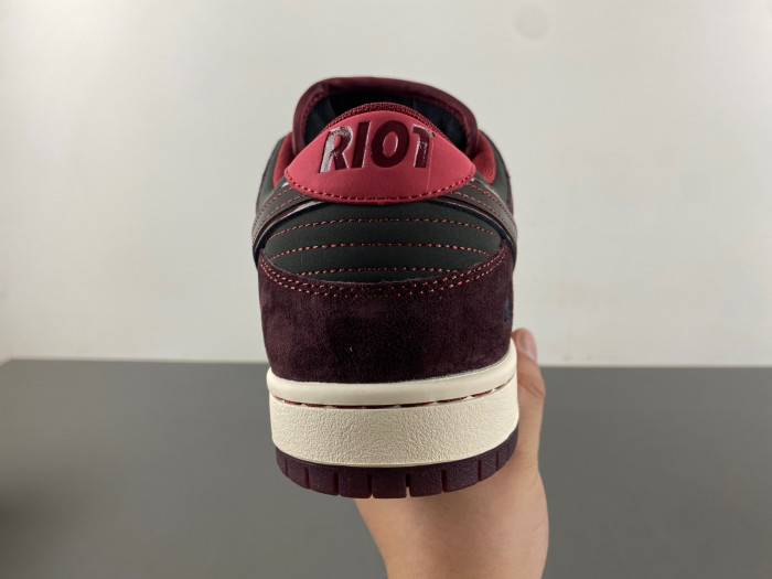 Riot Skateshop x Nike SB Dunk Low  FZ1289-200