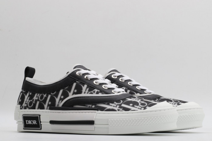 D10R B23 Sneakers Low Top