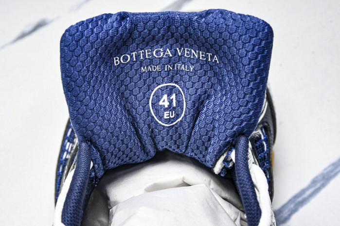 b0tt*ga Ven*ta sneaker