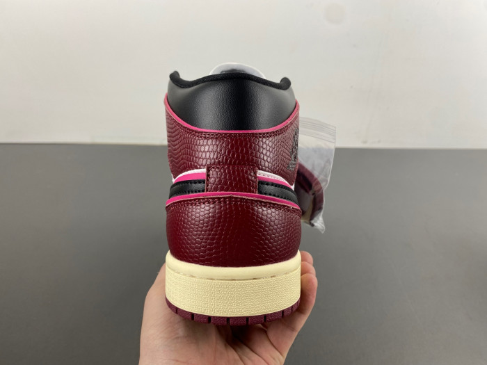 AIR JORDAN 1 MID FQ7818-101