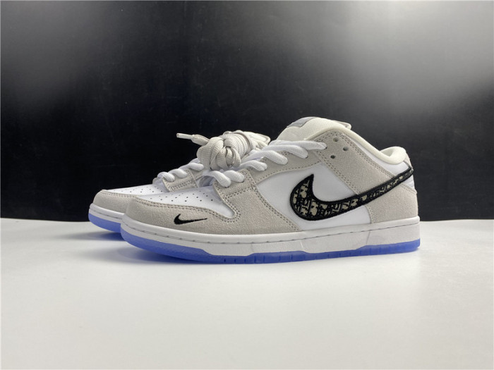 NIKE SB DUNK LOW X D10R