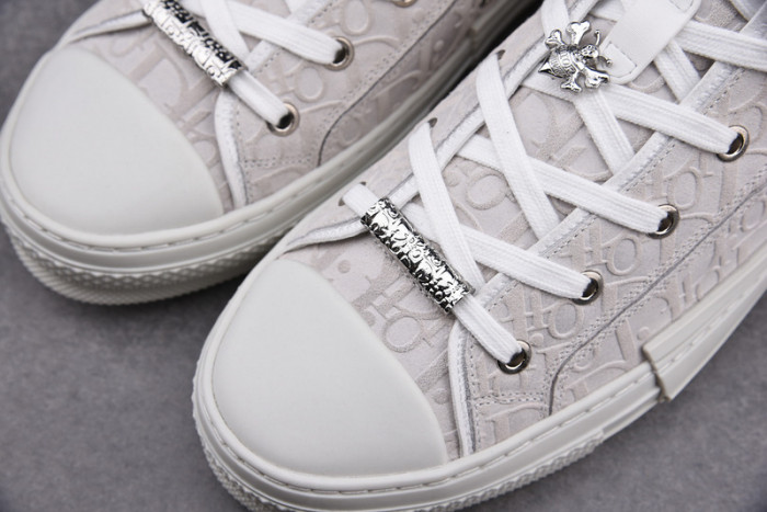 D10R B23 Oblique High Top Sneaker